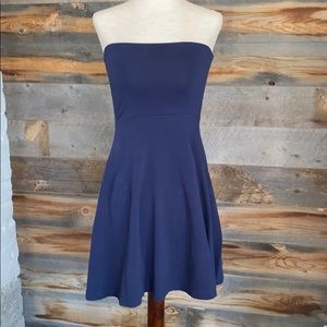 🛑BOGO‼️🆕💙EXPRESS NAVY STRAPLESS MINI DRESS